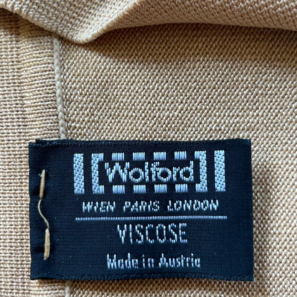 WOLFORD BEIGE TOP SZ SMALL as is ( a tiny pull on the front ) - Picture 6 of 7